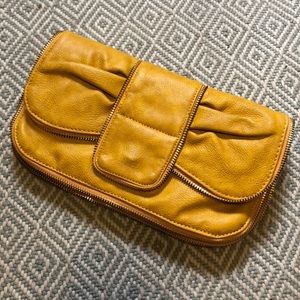 Urban Expression Clutch